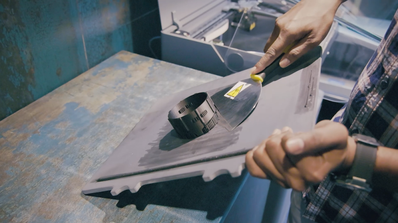 Markforged FX10 列印床上的無人機零件